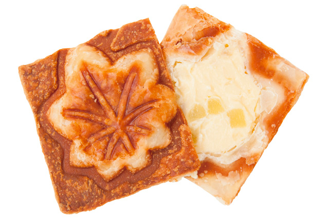 【宮島の食べ歩きスポット】皮パリ食感の進化系「観光センター 鳥居屋」