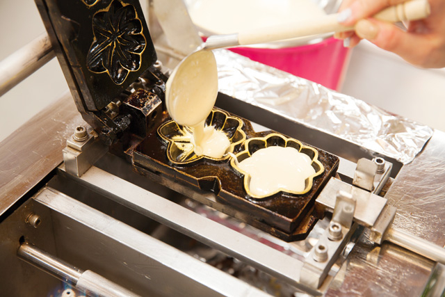 手焼きもみじまんじゅう体験も!