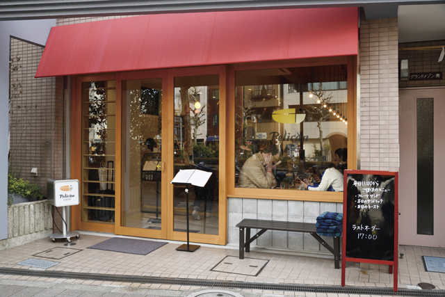 老舗パン店のこんがりトースト「ペリカンカフェ」
