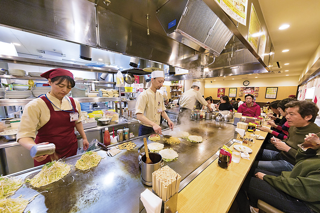 【平和記念公園&広島駅近くのお好み焼き屋さん】昔ながらの屋台の味を駅直結の行列店で堪能「麗ちゃん」