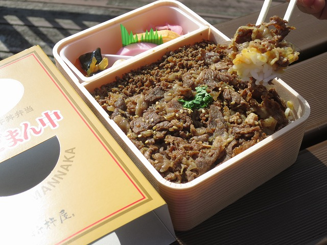 【東京駅「祭」の人気駅弁】「牛肉どまん中」 新杵屋(山形県・米沢駅)