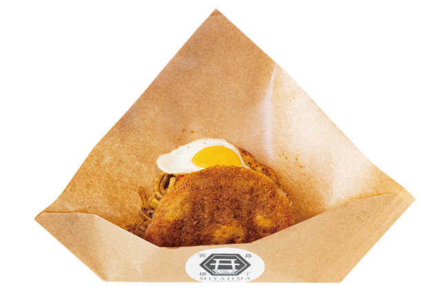 【宮島の食べ歩きスポット】変わりダネの名物グルメ「宮島横丁」