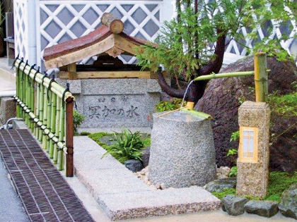 名水の井戸を持つ蔵元「白牡丹酒造」