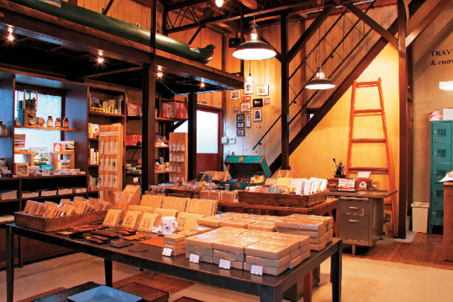 旅を感じさせる雑貨が勢ぞろい「TRAVELER'S FACTORY」