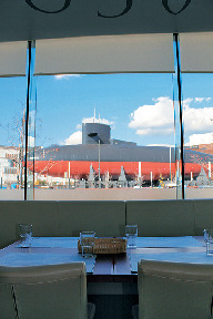 大和ミュージアムに隣接したカフェ SEASIDE CAFE BEACON