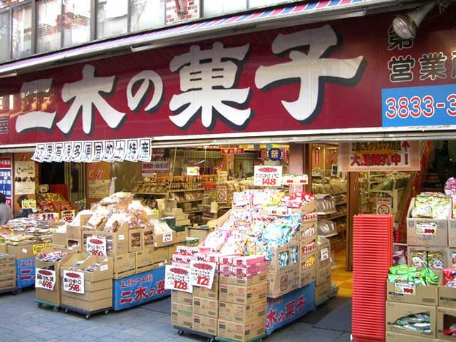 【上野・アメ横×ショッピング】商品の多さに目移り必至!「二木の菓子」