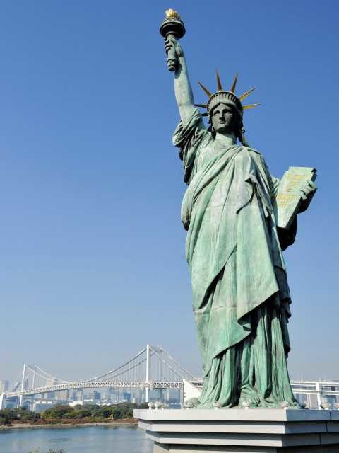 お台場の定番観光スポットはこちら「自由の女神像」