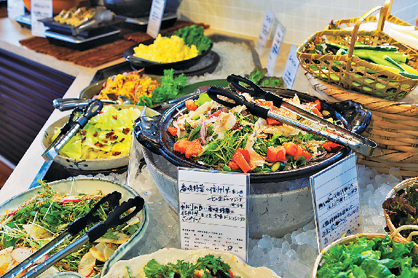 軽井沢高原ビュッフェ晴れた空のテラス