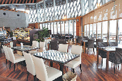 軽井沢高原ビュッフェ晴れた空のテラス