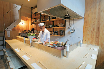 【吉祥寺×夜ごはん】だしがしみた関東風おでん「エプロン」