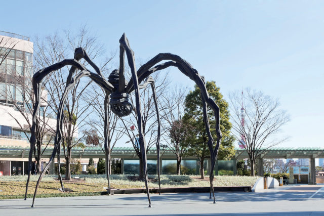 パブリックアートに触れる