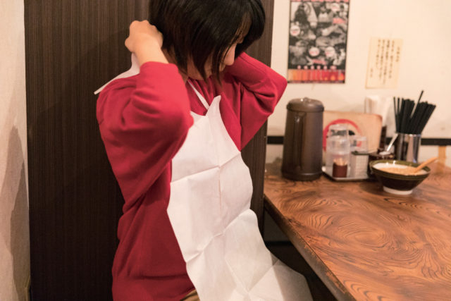 2 エプロンを忘れずに