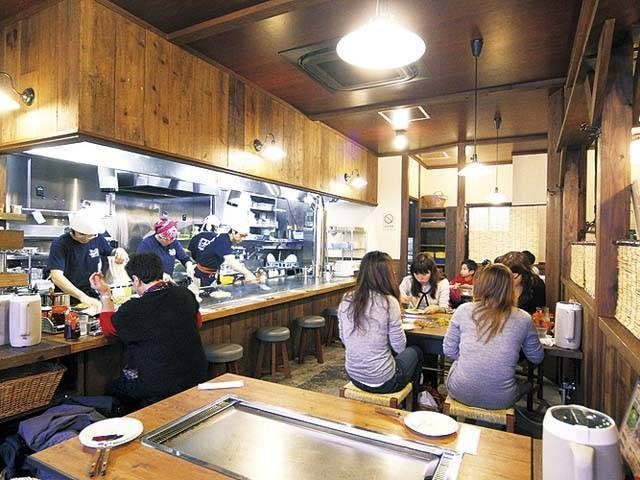 【平和記念公園&広島駅近くのお好み焼き屋さん】工夫とバランスが秀逸!行列絶えない超人気店「お好み焼 長田屋」