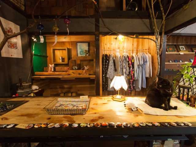 【尾道観光×立ち寄り】看板猫が歓迎してくれる猫グッズ専門店「Le chat」