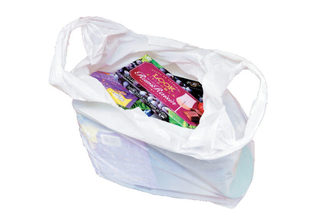 【上野・アメ横×ショッピング】名物のたたき売りでお得にゲット!「志村商店」