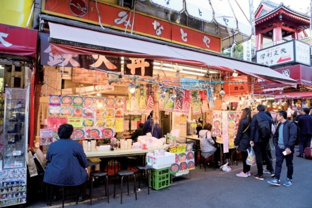 【上野・アメ横×グルメ】海の幸に万歳!「みなとや食品 本店」