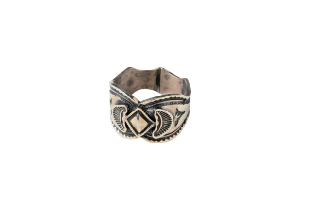 【上野・アメ横×ショッピング】インディアン・ジュエリーの店「POWWOWナゲッツ店」