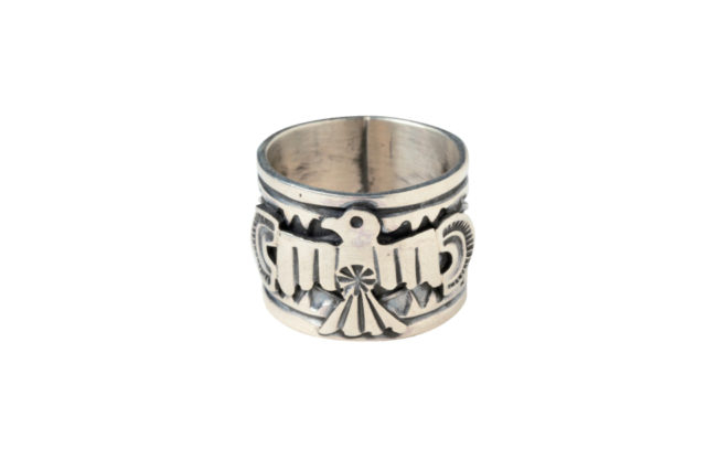 【上野・アメ横×ショッピング】インディアン・ジュエリーの店「POWWOWナゲッツ店」