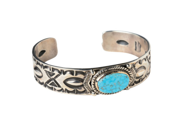 【上野・アメ横×ショッピング】インディアン・ジュエリーの店「POWWOWナゲッツ店」