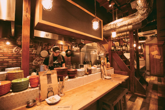 【東京・ほぼ新宿のれん街×ネオ酒場】もつ焼きとワイン★キャプテン