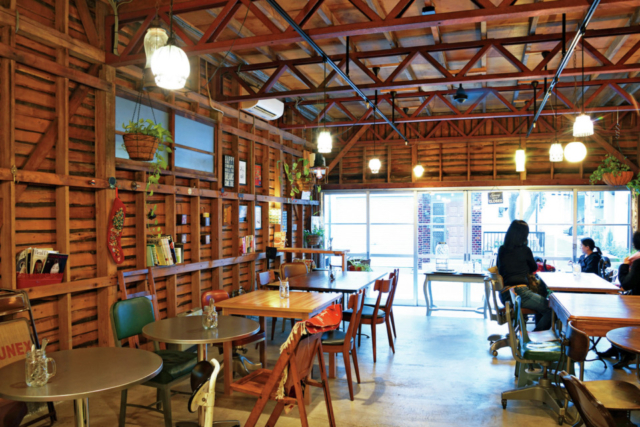 ふんわりパニーニのワンプレートランチ「イリヤプラスカフェ@カスタム倉庫」