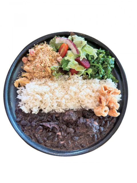 【隅田川付近のテラスカフェ】開放感あふれる眺め「Quebom! Riverside Cafe e Bar」