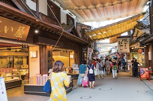 ⑦宮島みやげを探すなら表参道商店街が正解!