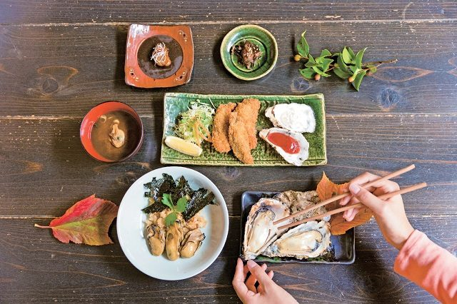 ⑧ランチするなら、宮島2大グルメのカキかあなごめし