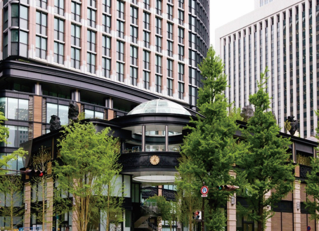 アートも楽しめる都会の癒やし空間「丸の内ブリックスクエア」