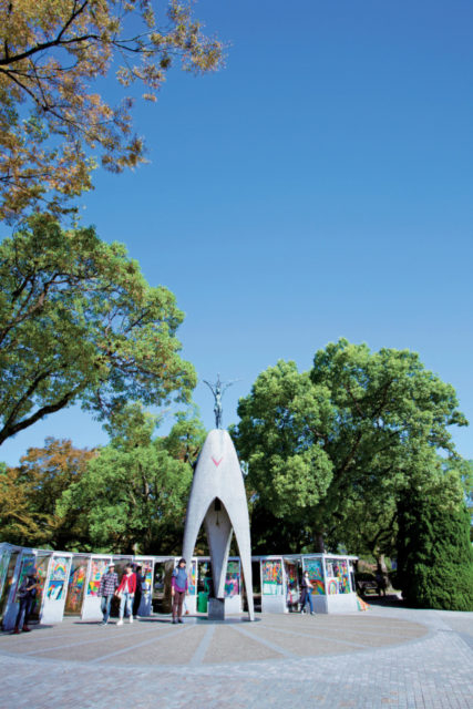 平和記念公園のめぐり方「原爆の子の像」で世界平和を祈る