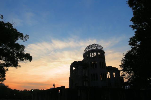 平和記念公園のめぐり方、まずはここから「原爆ドーム」