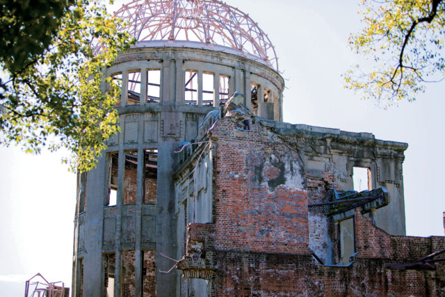 平和記念公園のめぐり方、まずはここから「原爆ドーム」