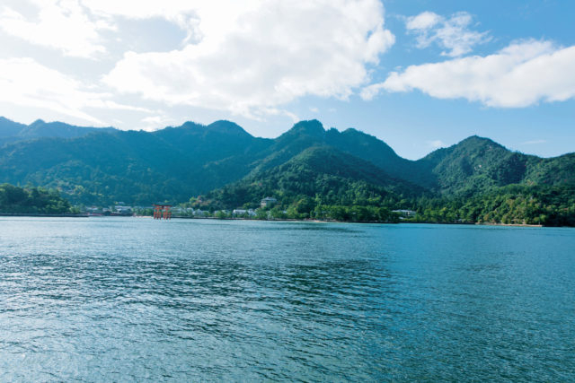 古くから信仰の対象の神の島