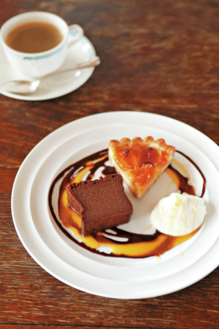 【隅田川付近のテラスカフェ】東京スカイツリー®と隅田川のWビュー「CAFE MEURSAULT」