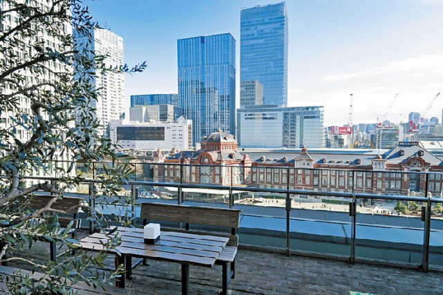東京駅のビューポイント「丸の内ハウス・テラス」