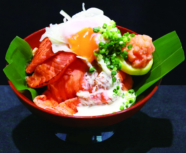 県内中のおみやげが揃う「道の駅 万葉の里 高岡」