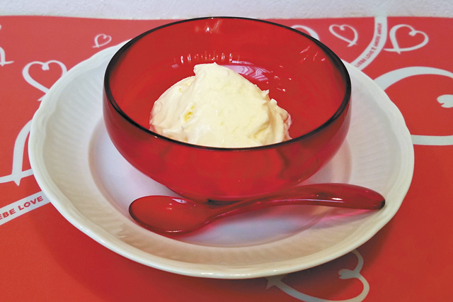 コスモス画と自然に包まれ、森の中で癒やしのカフェタイム「Art Gallery Forest cosmos」