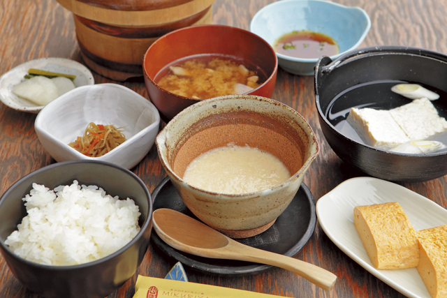 和のなごみ空間で味わうかまど炊きの朝ごはん「御厨」