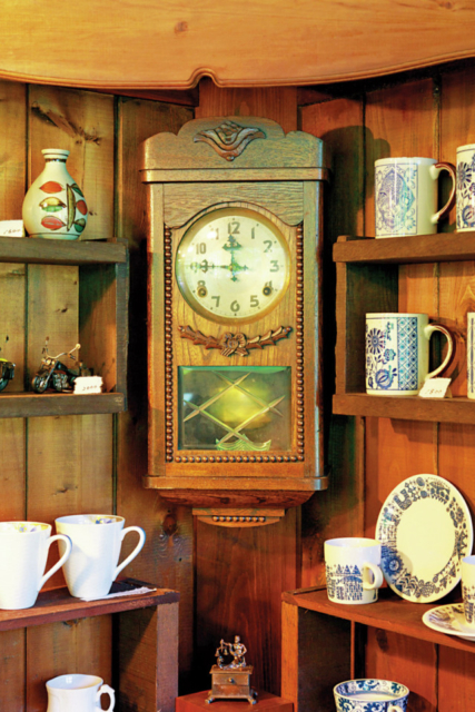 時計と自然の音をBGMに茶房で過ごす「ふりこ茶房」