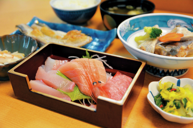 【富山・新湊漁港×漁港メシ】鮮度抜群! 鮮魚販売店が営む人気の食堂「きときと食堂」