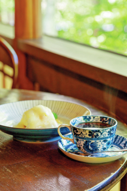 時計と自然の音をBGMに茶房で過ごす「ふりこ茶房」