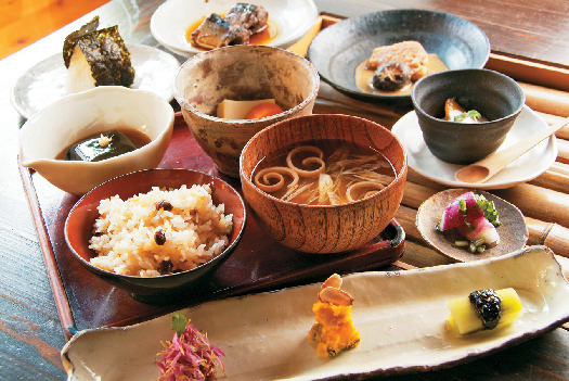 ほっと落ち着くやさしい味の家庭料理「知憩軒」