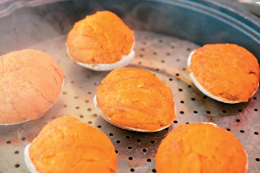 魚介が並ぶいわき・ら・ら・ミュウの市場でお買物