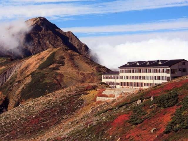 山並みを望む展望風呂が評判「らいちょう温泉 雷鳥荘」