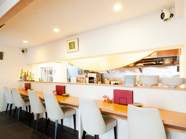 華やかな料理で魅せる洗練された料理店「旬彩料理TAKU」