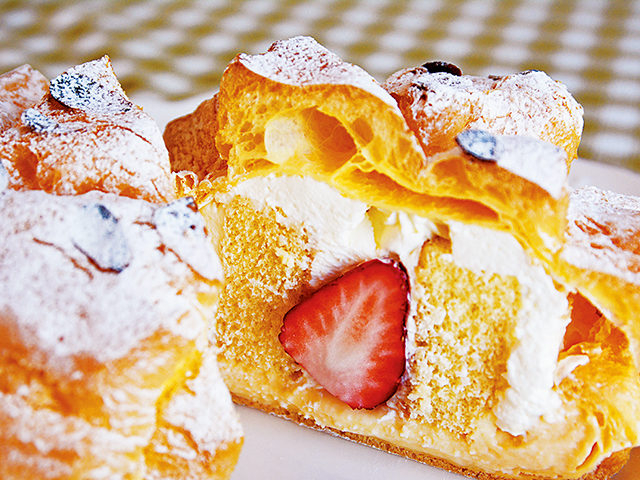 和洋菓子司 さか志りのでっかいシュークリーム