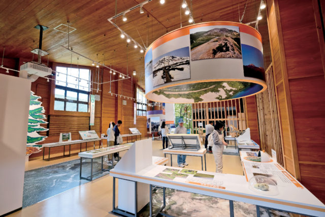 【磐梯高原・浄土平】情報収集をしてトレッキングへ「浄土平ビジターセンター」