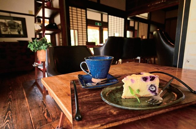 【大内宿カフェ】丁寧にスイーツを作るレトロモダンなカフェ「分家 玉や」