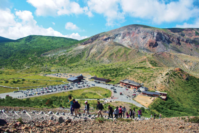 【磐梯高原絶景ドライブ×磐梯吾妻スカイライン】火山地帯の荒々しい風景に触れる「浄土平」