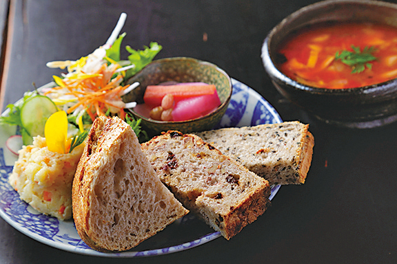 信州の自然が見える!? 天然酵母パン「ルヴァン信州上田店」